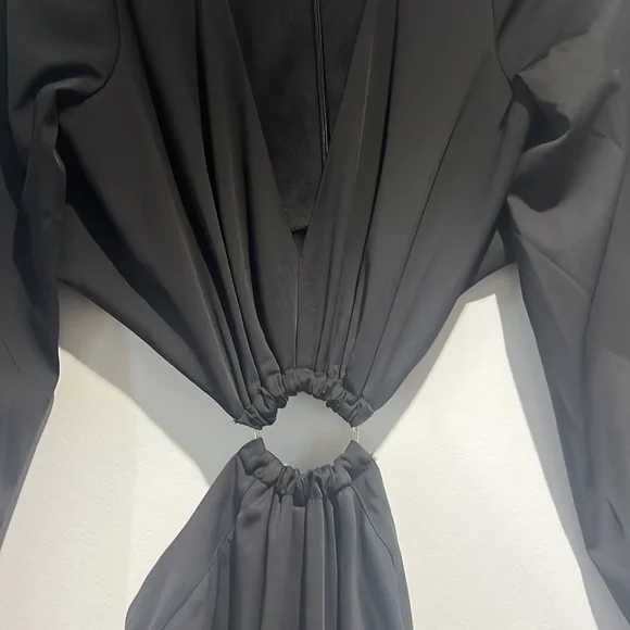 Jumpsuit never worn tags removed as well as hanger straps - Picture 5 of 7